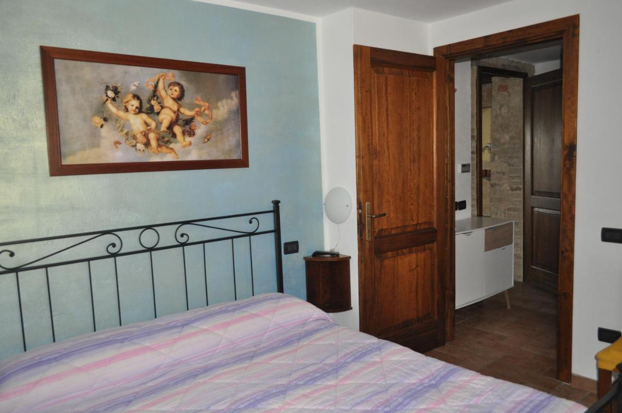 קולוואלנצה Farm Stay Il Carro Del Colle מראה חיצוני תמונה